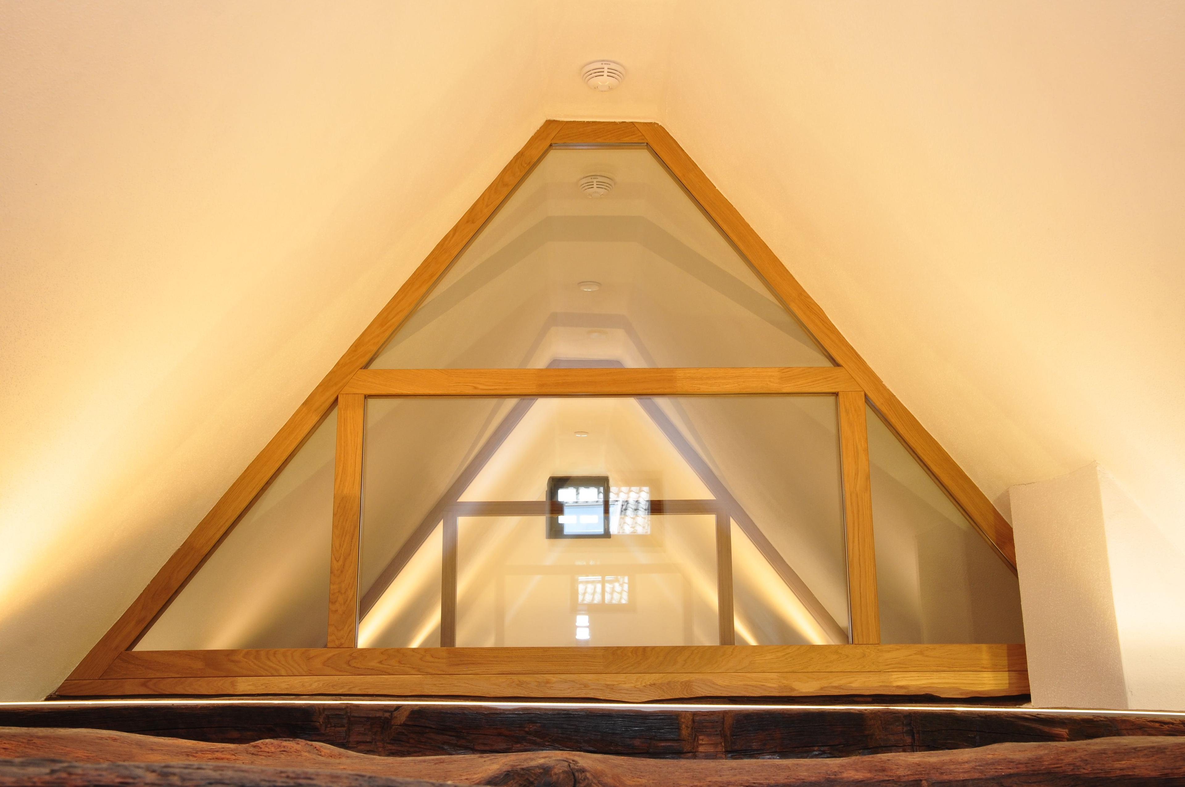Holzfenster in Trapetsform