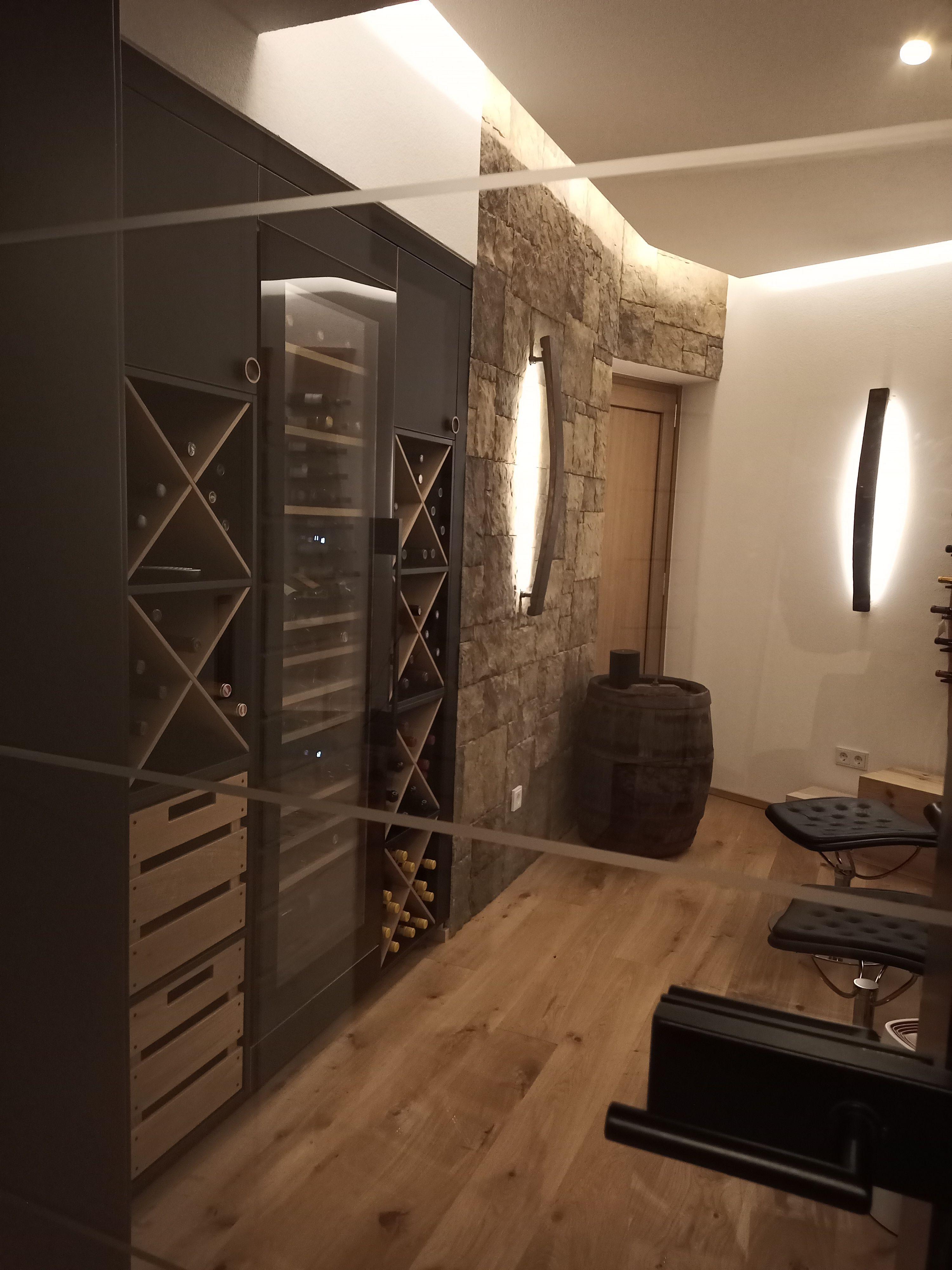  Milieufoto Weinzimmer im Spiegel