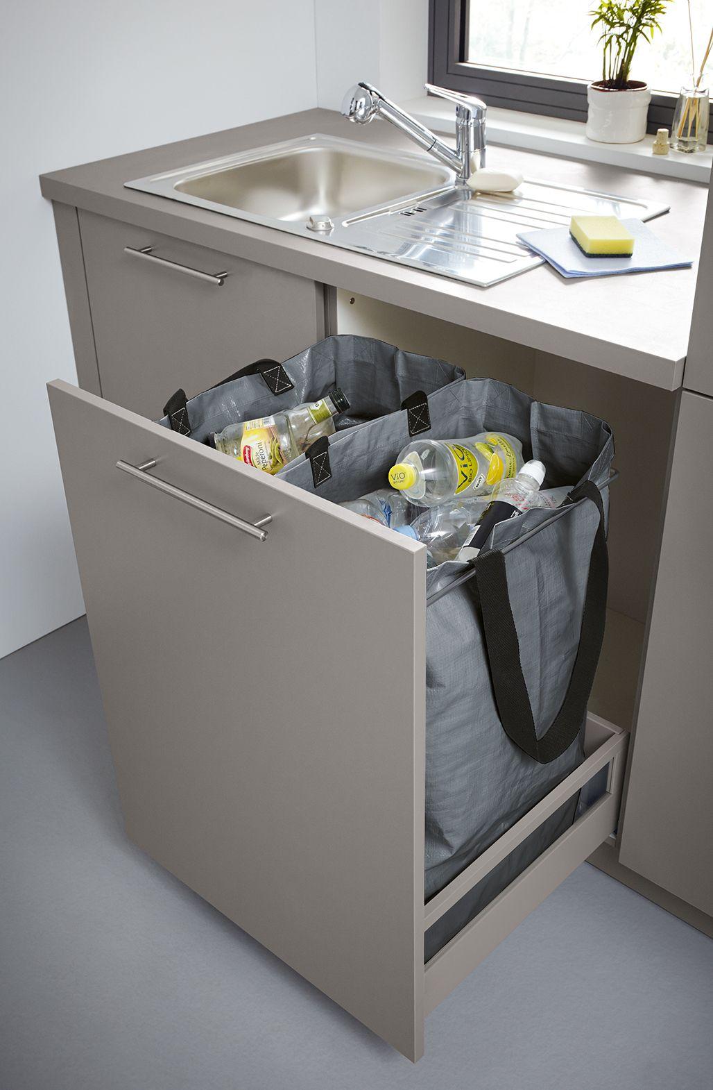Spülenunterschrank mit Leergut Taschen
