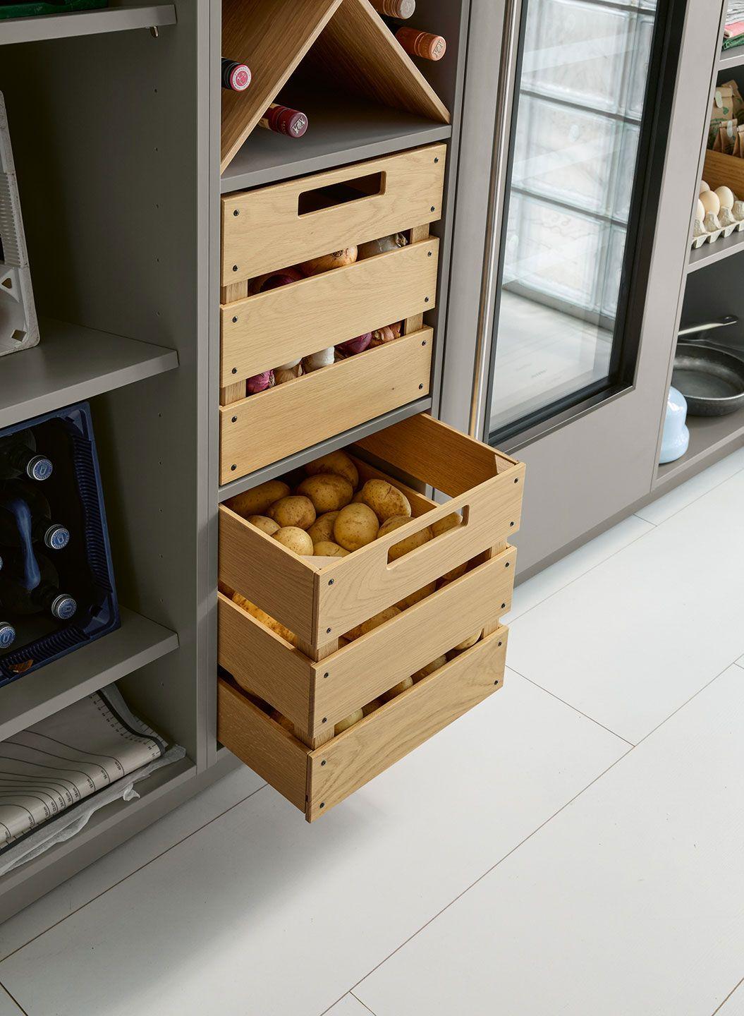 NOV-K275_Speisekammer_Holzkisten_2025_komprimiert.jpg